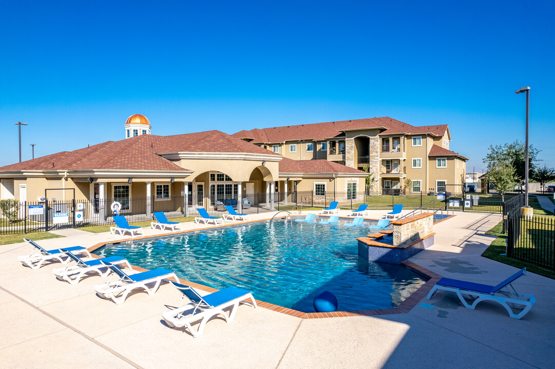 Jackson Place Apartment Homes in Pharr, TX - Foto de edificio