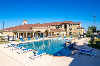 Jackson Place Apartment Homes in Pharr, TX - Building Photo - Building Photo