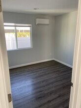 10310 Montgomery Ave in Granada Hills, CA - Foto de edificio - Building Photo