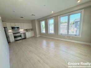 194 Green St, Unit 402 in Boston, MA - Building Photo - Building Photo