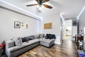 3237 S Aberdeen St in Chicago, IL - Building Photo - Building Photo