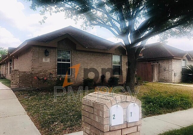 1105 S Palm Dr in Pharr, TX - Building Photo - Building Photo