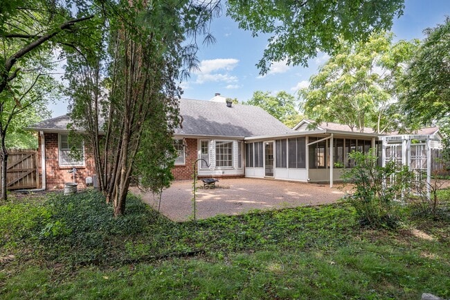 521 Sugartree Ln in Franklin, TN - Building Photo - Building Photo