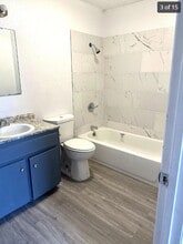 2904 Sweeney Ln, Unit D in Austin, TX - Foto de edificio - Building Photo