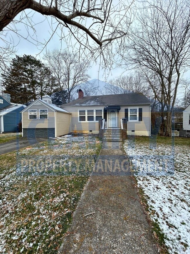 property at 913 Emmett Ave NW