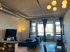 1550 S Blue Island Ave, Unit 405 in Chicago, IL - Building Photo