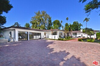 4678 White Oak Ave in Los Angeles, CA - Building Photo - Building Photo