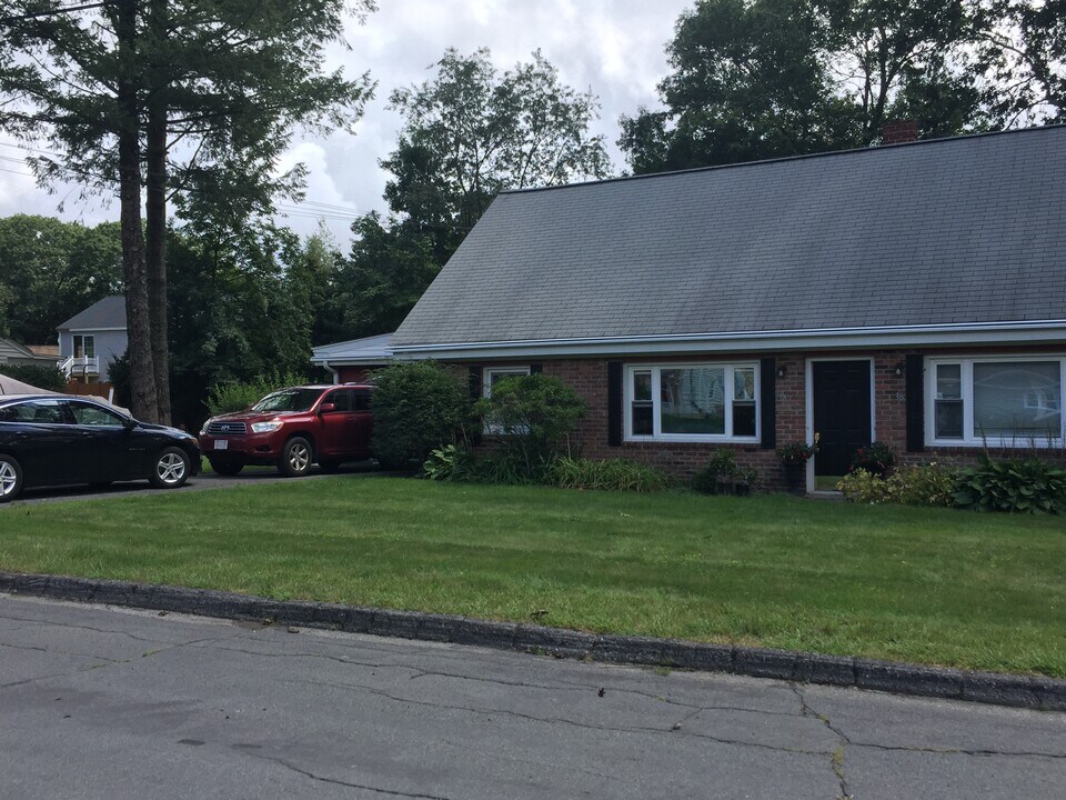 38 Janet Cir, Unit 38 in Shrewsbury, MA - Building Photo