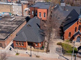 207 Cowan Av in Toronto, ON - Building Photo