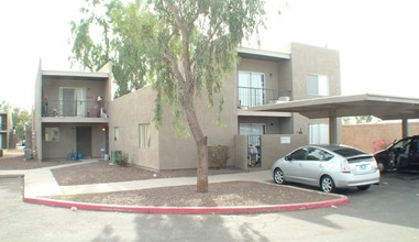 Palomino Pointe in Phoenix, AZ - Building Photo - Building Photo