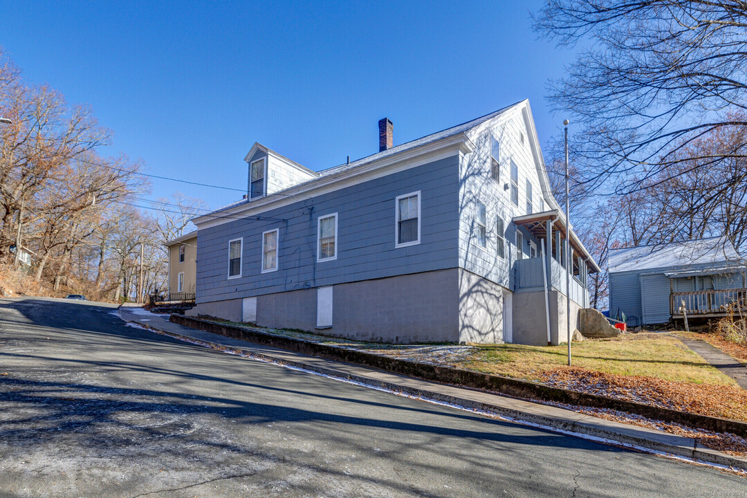 4 Gaynor Pl in Vernon, CT - Building Photo