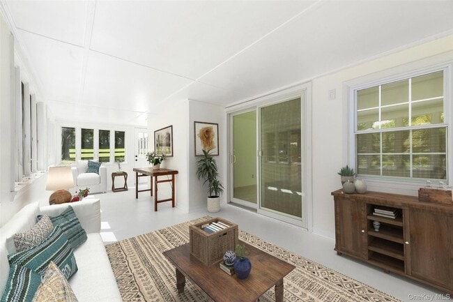 property at 4 Quaker Rd