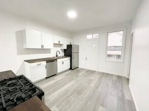 949 Freeland St in Pittsburgh, PA - Building Photo - Building Photo