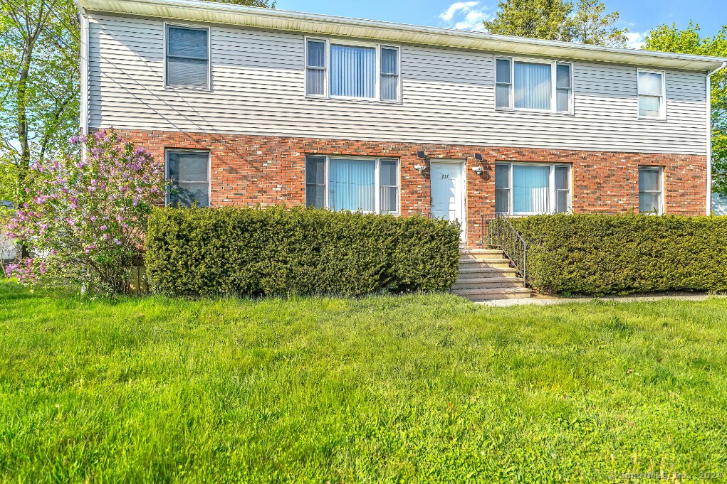 217 Charlotte St in Waterbury, CT - Building Photo