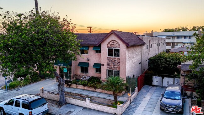 1017 Sonora Ave in Glendale, CA - Foto de edificio - Building Photo