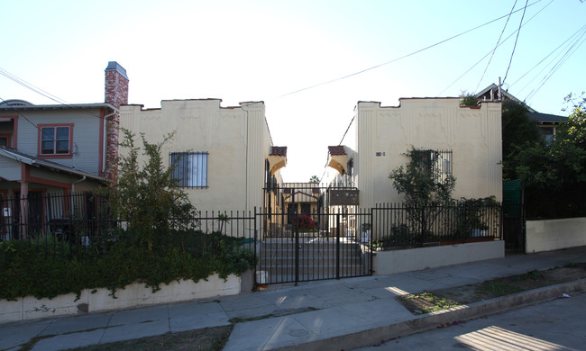 574 Kensington Rd in Los Angeles, CA - Building Photo - Building Photo