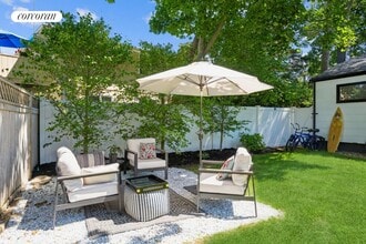 12 Penny Ln in Hampton Bays, NY - Foto de edificio - Building Photo