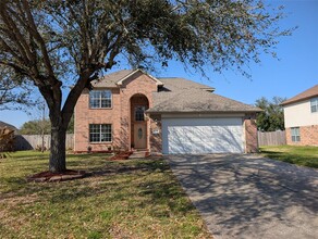 5215 Cinnamon Lake Dr in Baytown, TX - Foto de edificio - Building Photo