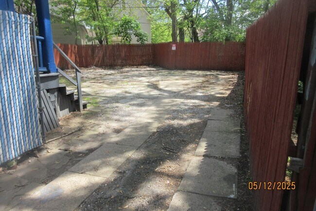1609 Holyrood Rd, Unit 1609 Holyrood-3rd floor in Cleveland, OH - Building Photo - Building Photo