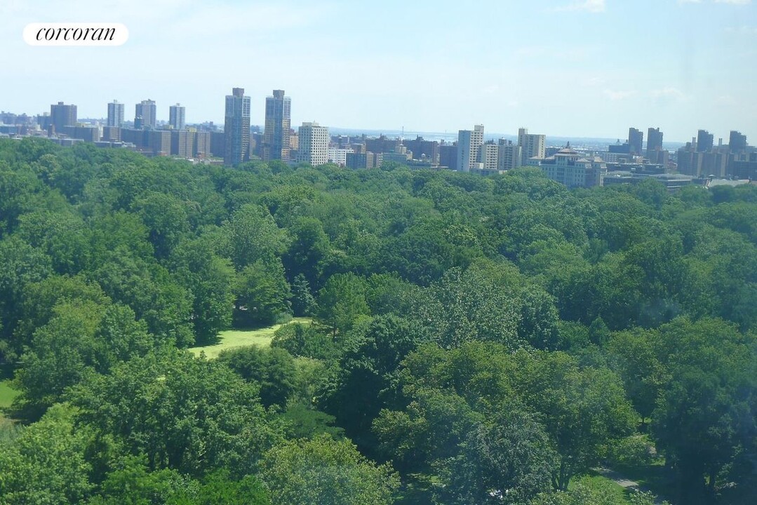 400 Central Park W in New York, NY - Building Photo