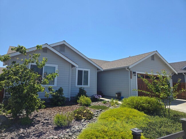 2310 Dogwood Rd in Mckinleyville, CA - Building Photo - Building Photo