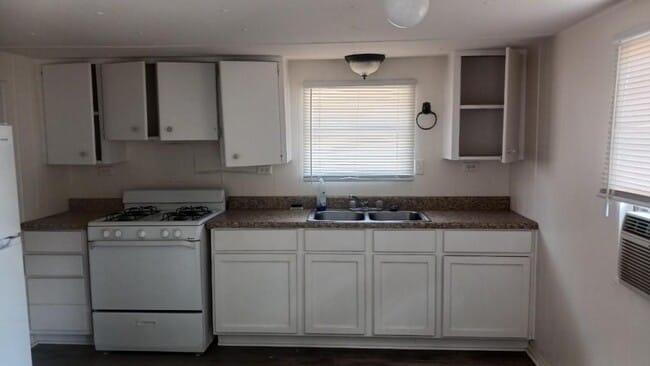 4611 Dumas Dr in Amarillo, TX - Building Photo - Building Photo