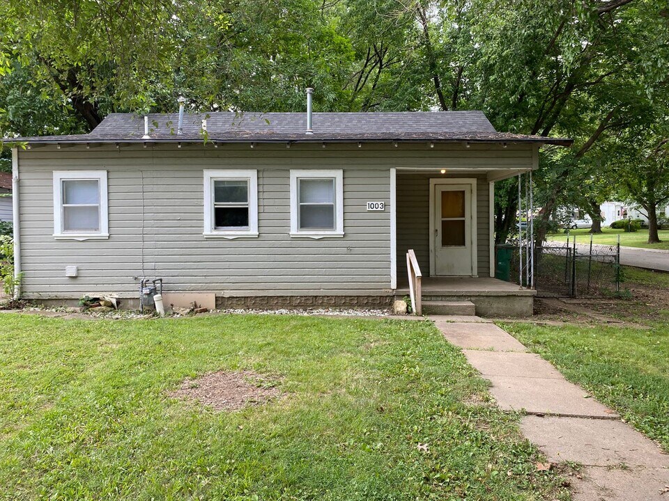 1003 SE 26th St in Topeka, KS - Building Photo