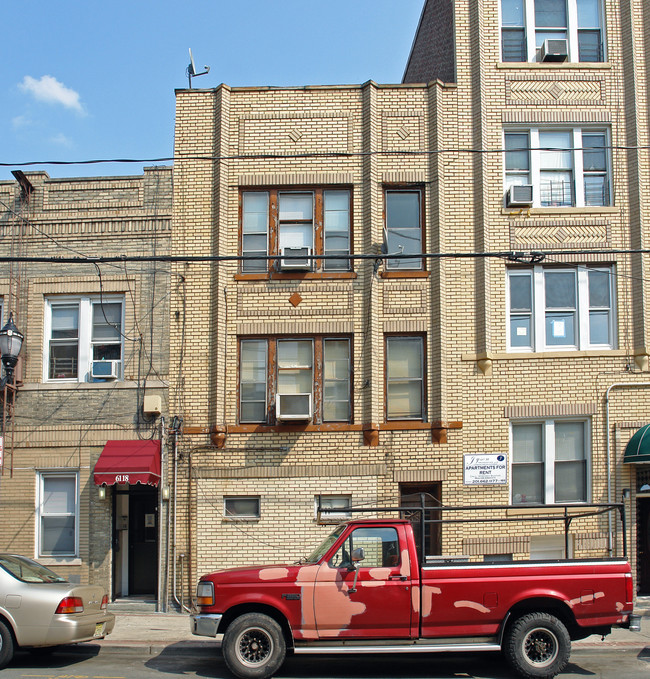 6116 Park Ave in West New York, NJ - Building Photo - Building Photo