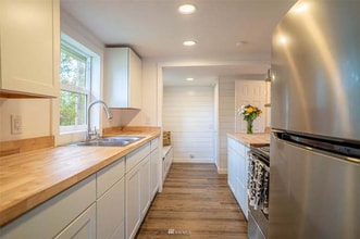 926 Austin Ave in Port Orchard, WA - Foto de edificio - Building Photo