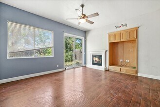 5733 Spenlow Way in Sacramento, CA - Building Photo - Building Photo