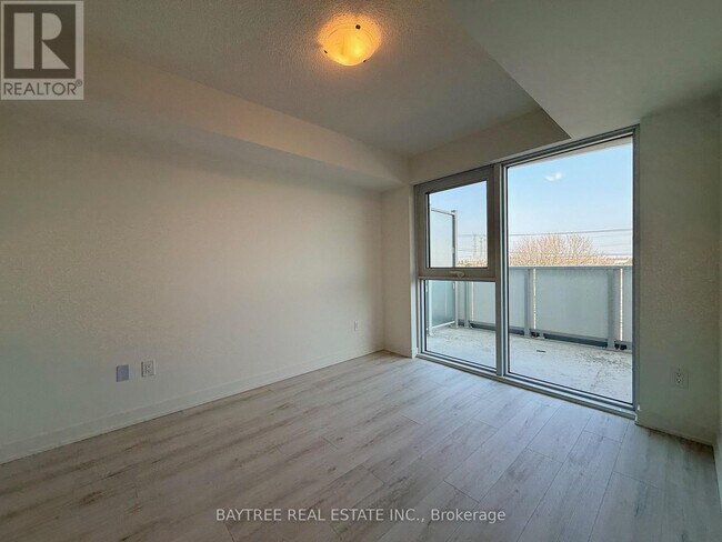 1010 Sandy Beach Rd in Pickering, ON - Building Photo - Building Photo