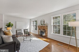 7801 Byrds Nest Pass in Annandale, VA - Building Photo - Building Photo