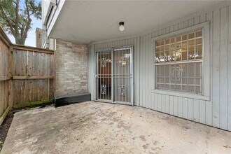 10871 Braes Bend Dr in Houston, TX - Building Photo - Building Photo