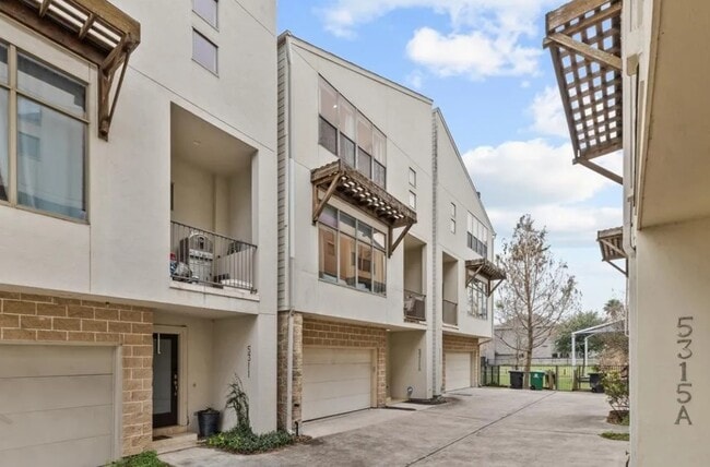 5311 Lillian St in Houston, TX - Building Photo - Building Photo