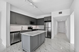 350 W Hidden Valley Blvd in Boca Raton, FL - Building Photo