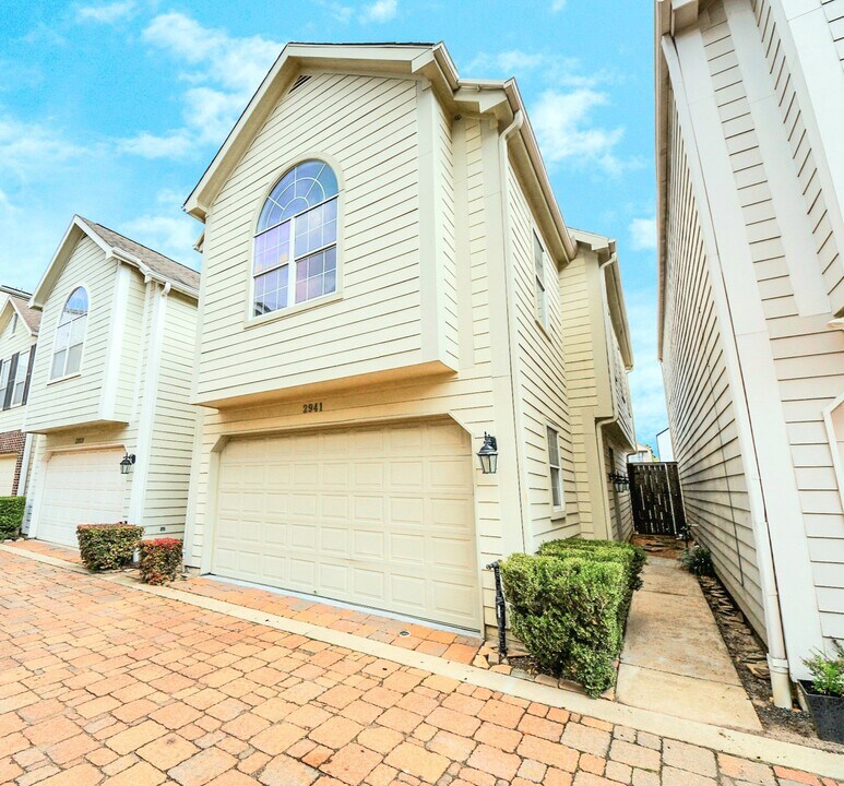 2941 Clinton Dr in Houston, TX - Building Photo