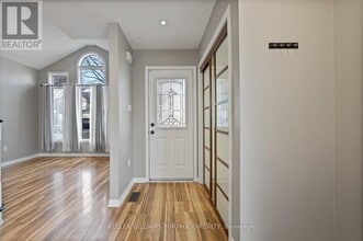 2340 Joshua Dr in Burlington, ON - Building Photo - Building Photo