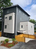 3242 S 161st St, Unit B in Seatac, WA - Building Photo