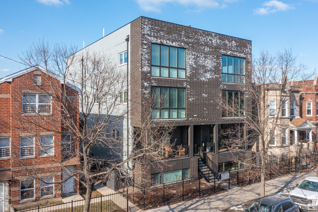 2040 N Kedzie Ave in Chicago, IL - Building Photo