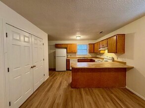 729 W Beck Dr in Fayetteville, AR - Foto de edificio - Building Photo