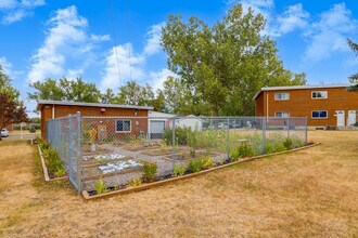 Parkland Townhomes in Medicine Hat, AB - Building Photo - Building Photo