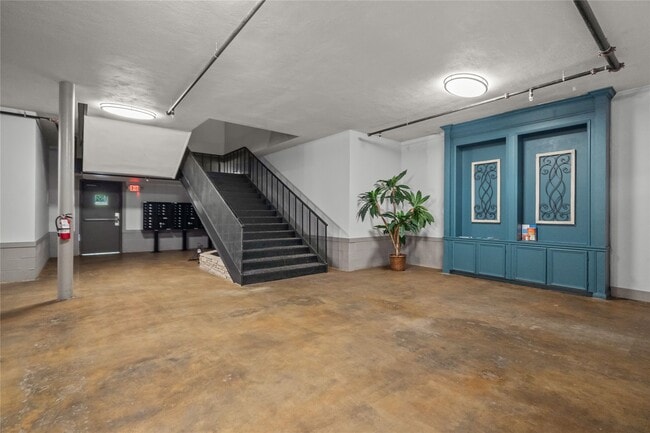 property at 612 W Texas Ave