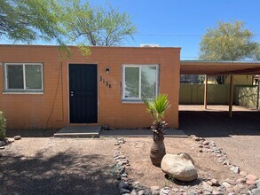 Fontana Apartments East in Tucson, AZ - Foto de edificio - Building Photo