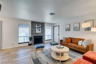 5036 Newport Cove Dr in Las Vegas, NV - Building Photo - Building Photo