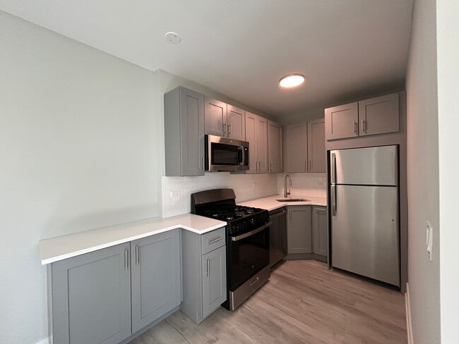 372 Hazel Ave, Unit C2 in Glencoe, IL - Building Photo - Building Photo