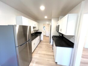 800 Kelly Way in Folsom, CA - Building Photo - Building Photo
