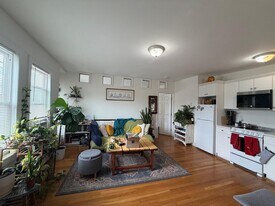 2 Craigie St, Unit 3 in Somerville, MA - Building Photo