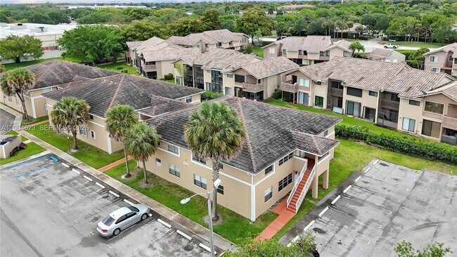 9964 Twin Lakes Dr in Coral Springs, FL - Building Photo - Building Photo