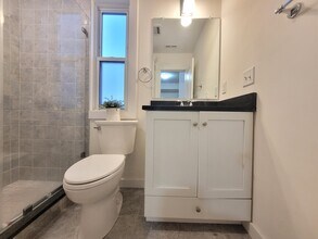 74 Myrtle St, Unit 2 in Malden, MA - Foto de edificio - Building Photo