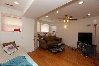 922 W Addison St, Unit Garden in Chicago, IL - Foto de edificio - Building Photo